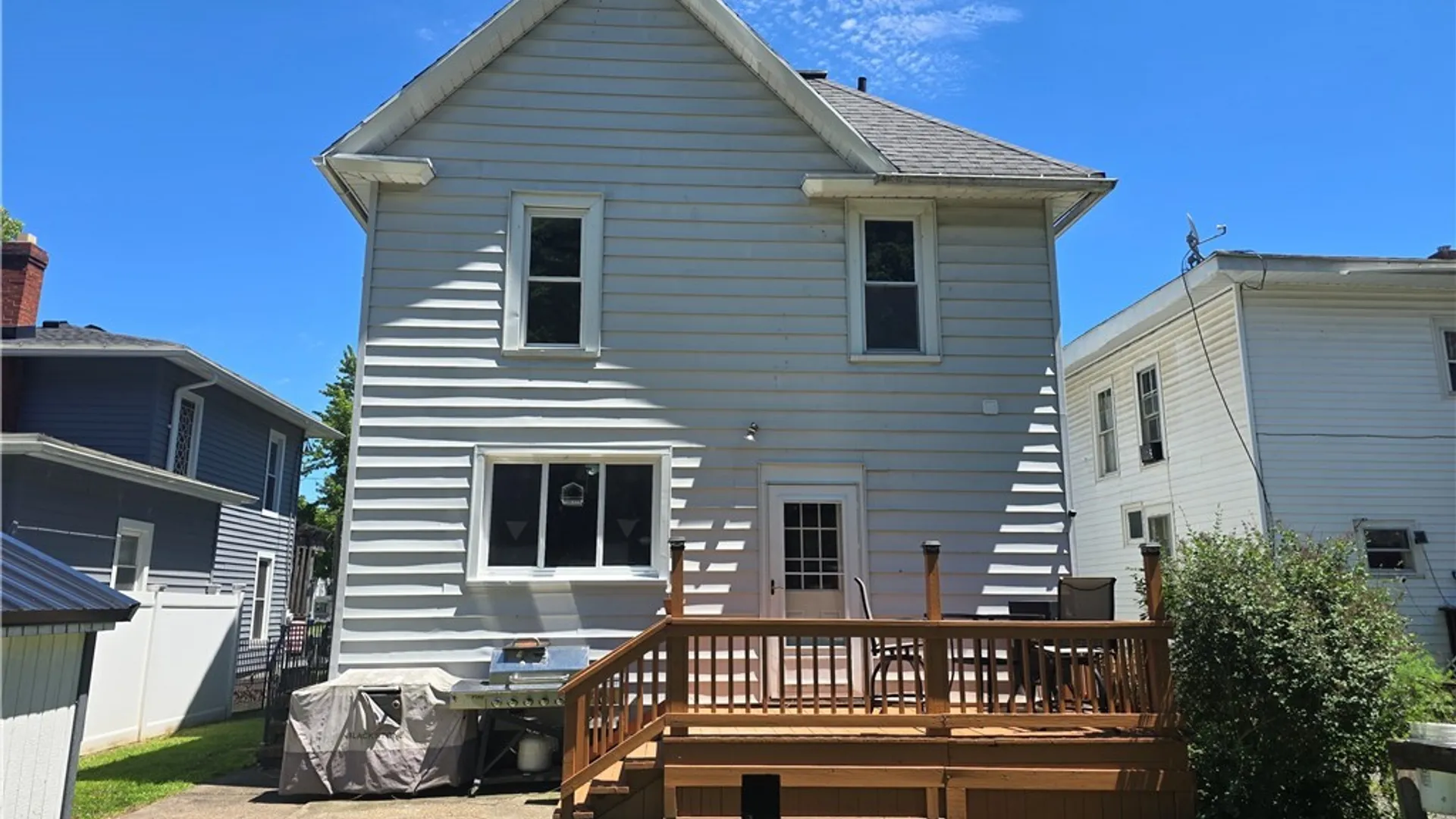 Property at 1002 West Avenue, Shelby, NY 14103 3