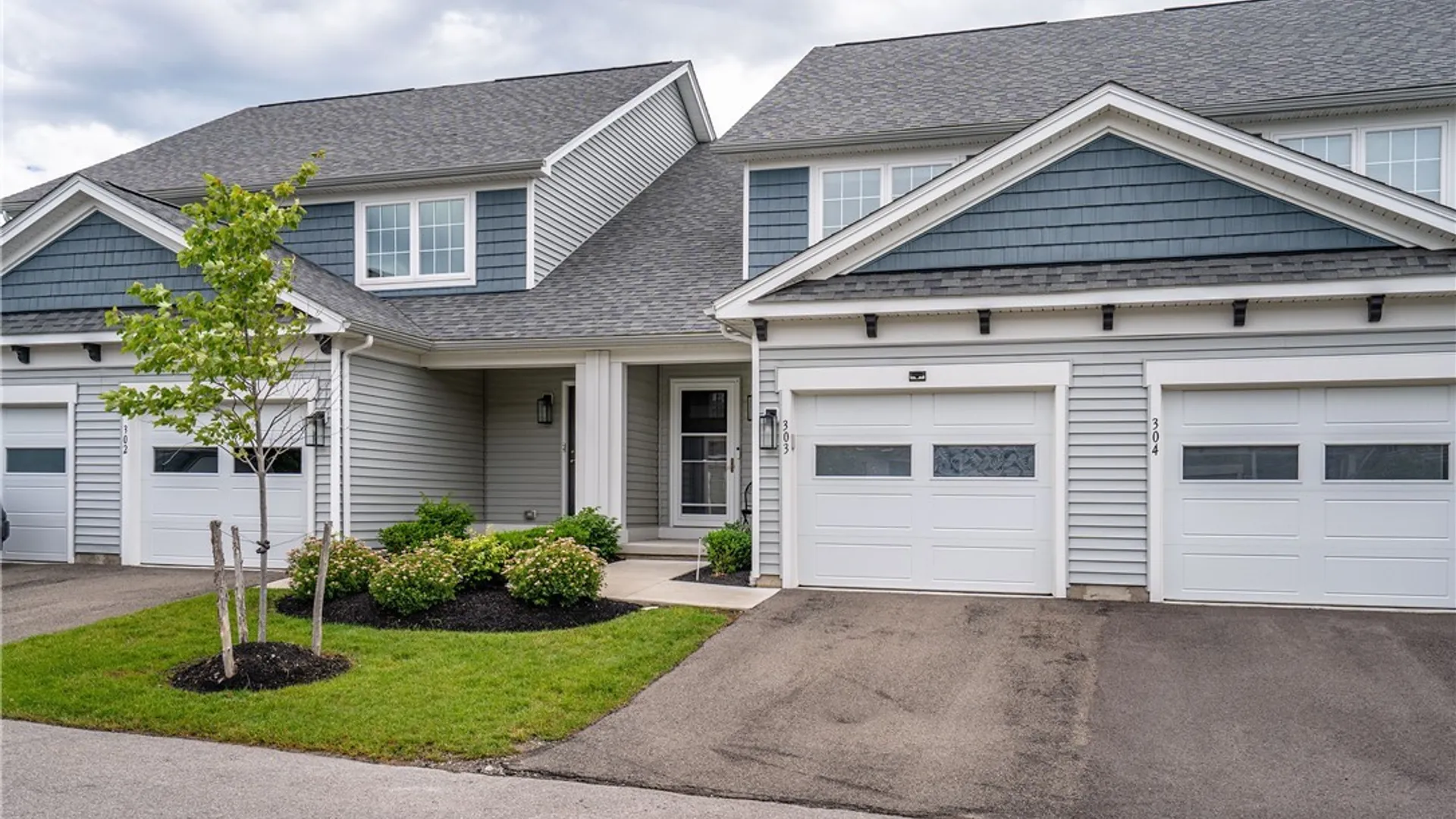 Property at 303 Carriage Lane, West Seneca, NY 14224 42