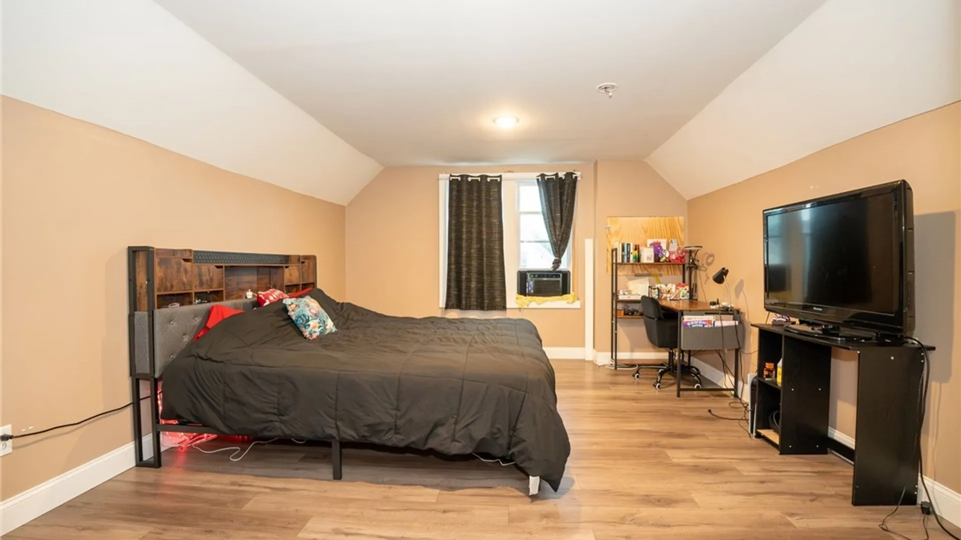 Property at 201 Weimar Street, Buffalo, NY 14206 9