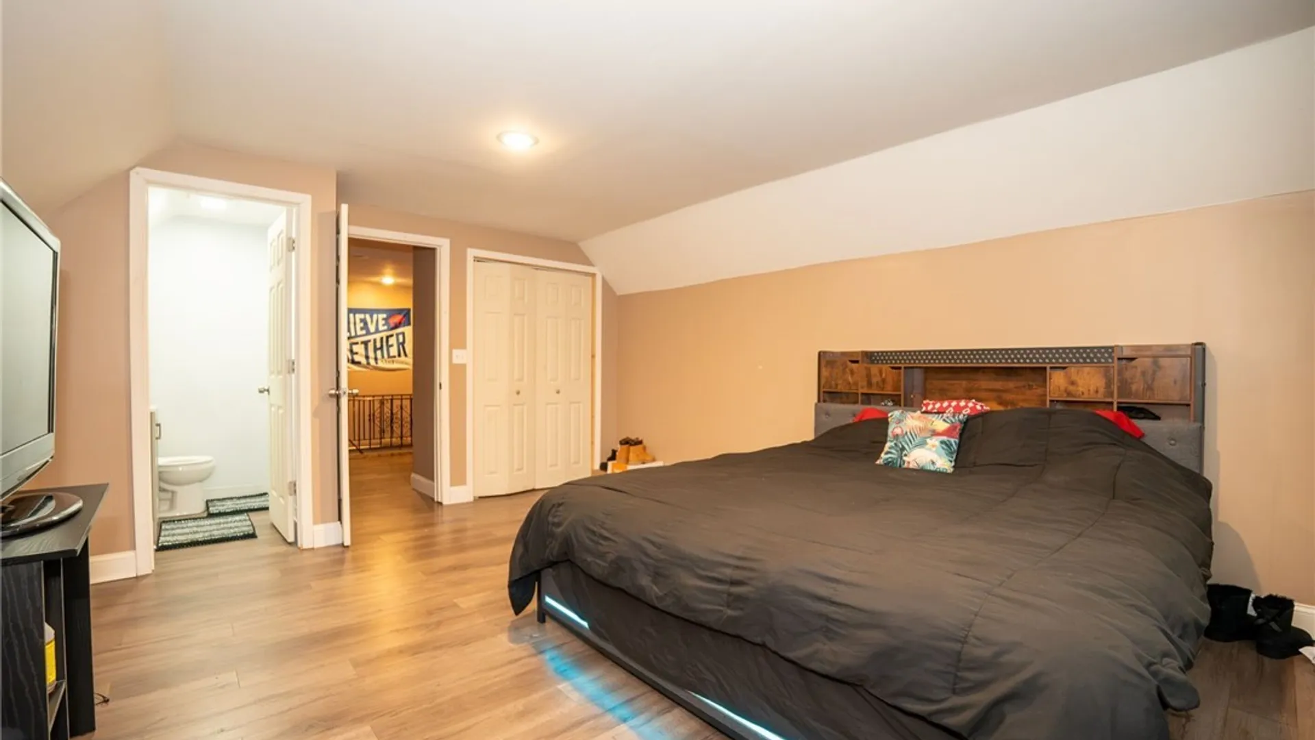 Property at 201 Weimar Street, Buffalo, NY 14206 10