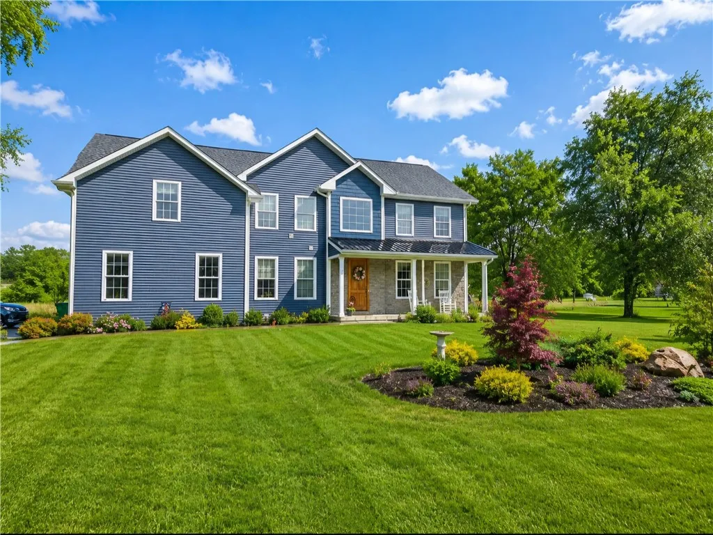 Property at 7 Hunters Run, Horseheads, NY 14845