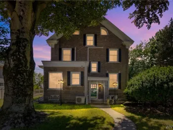 Property at 1 Hillcrest Street, Niagara Falls, NY 14303