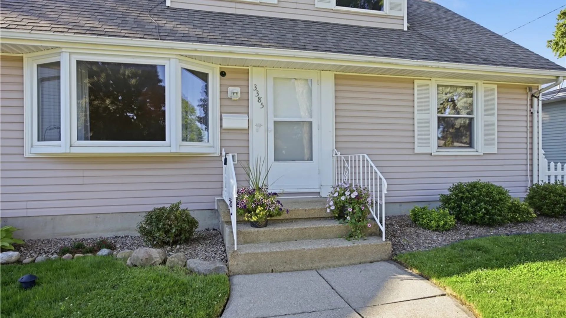 Property at 3385 Dickens Road, Hamburg, NY 14219 4