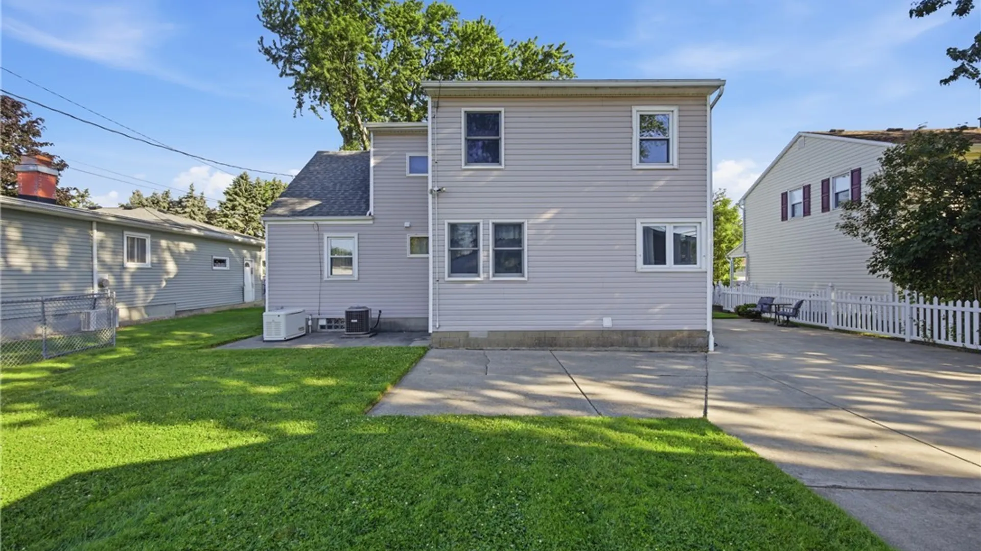 Property at 3385 Dickens Road, Hamburg, NY 14219 5