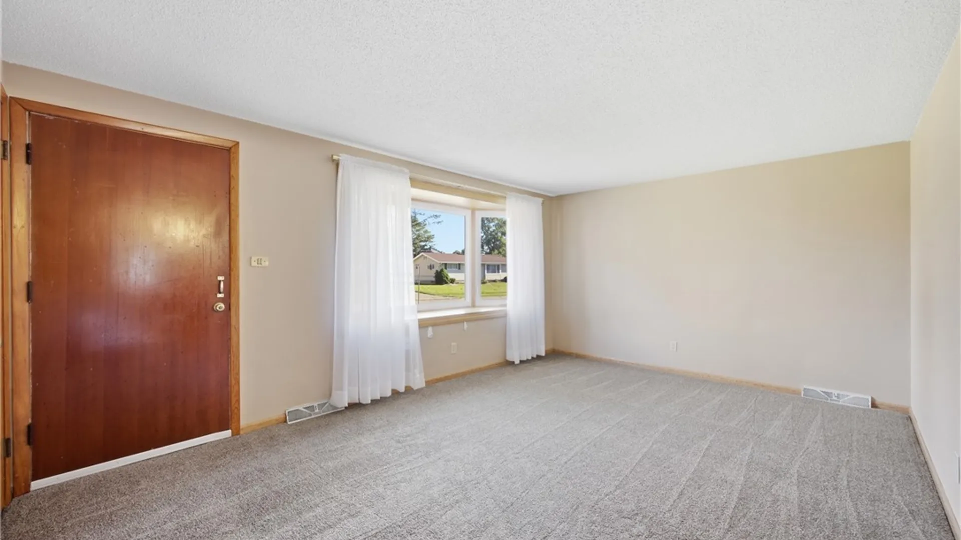 Property at 3385 Dickens Road, Hamburg, NY 14219 7
