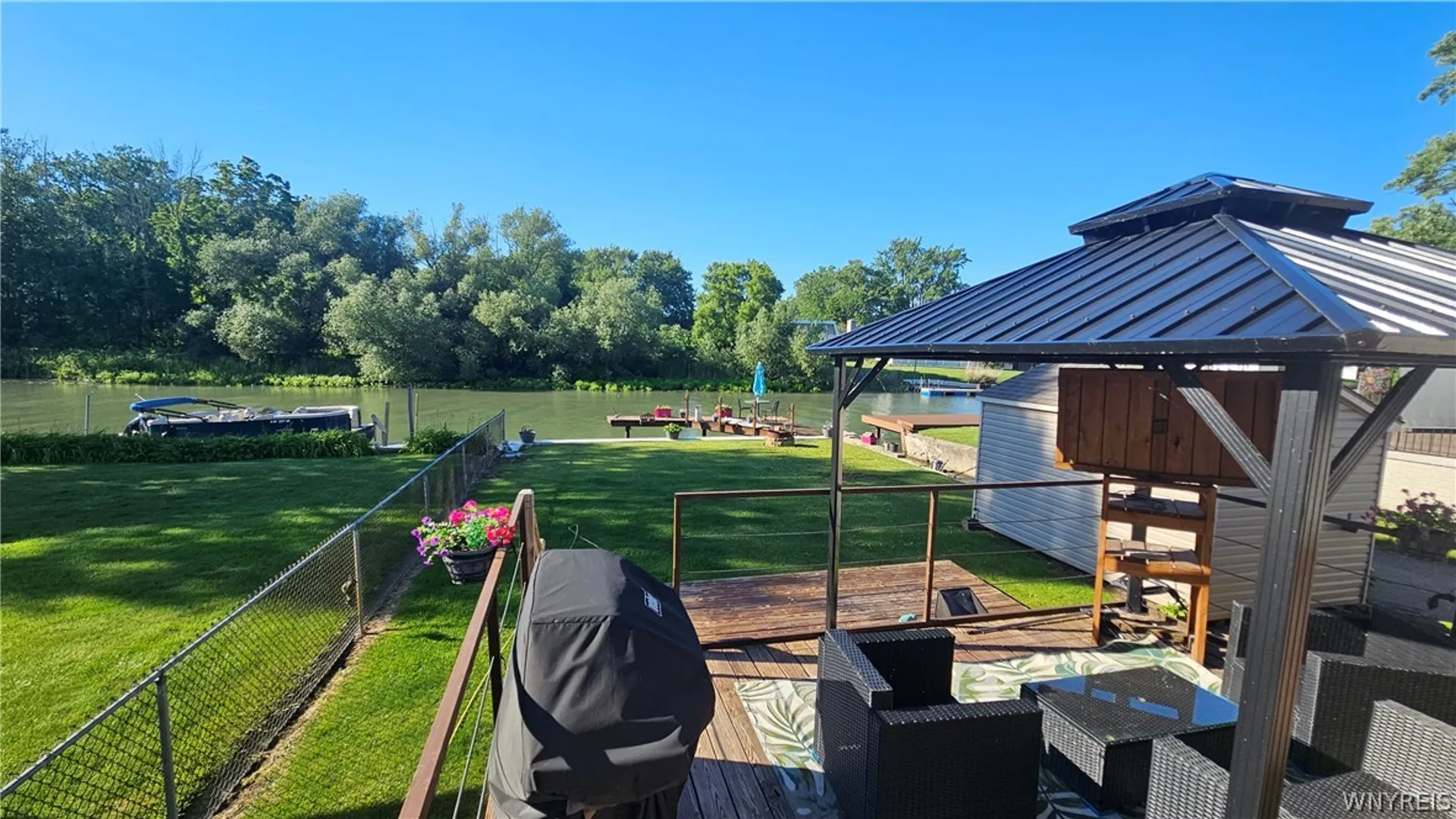 Property at 8150 W Rivershore Drive, Niagara Falls, NY 14304 12