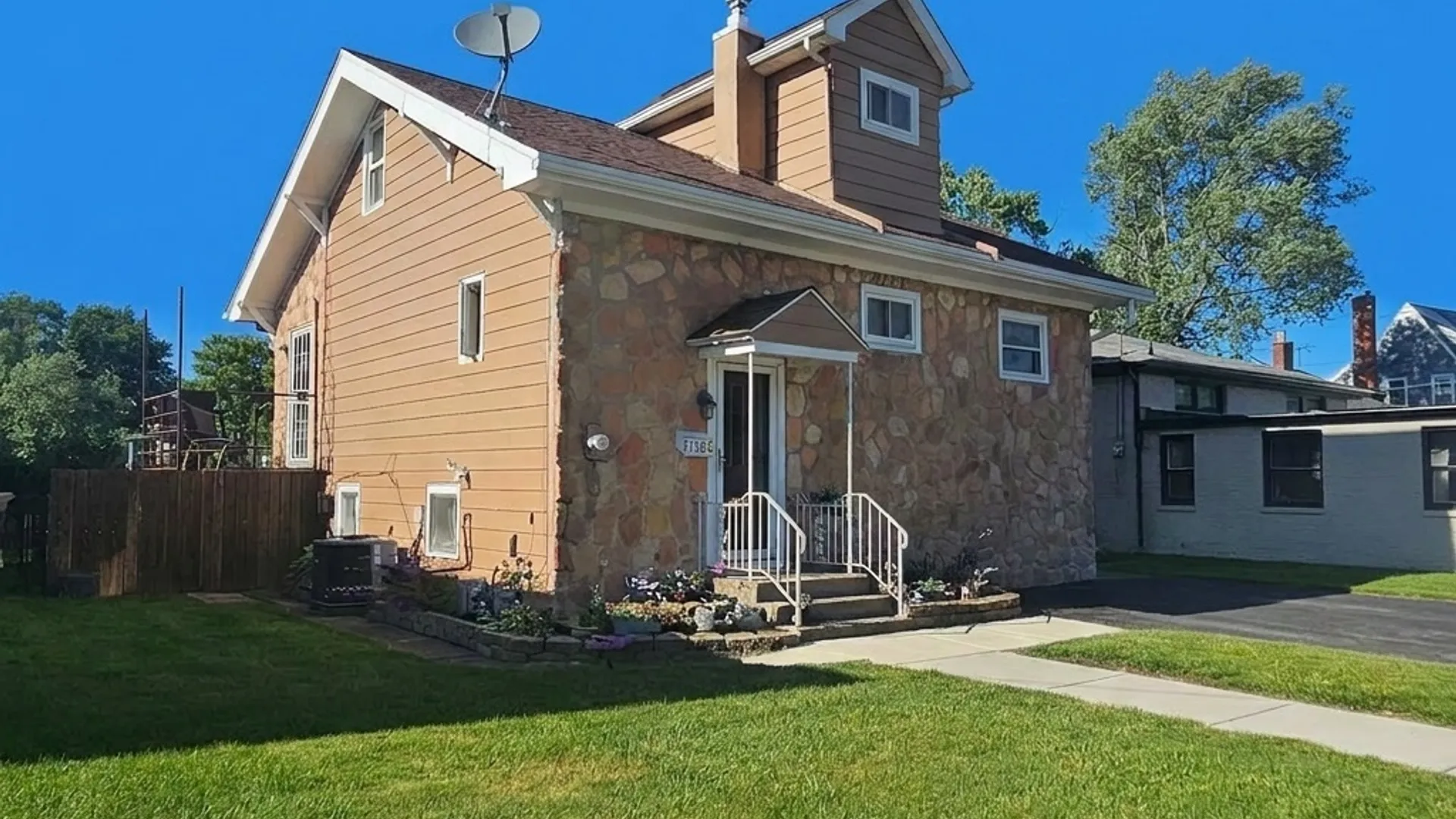 Property at 8150 W Rivershore Drive, Niagara Falls, NY 14304 3