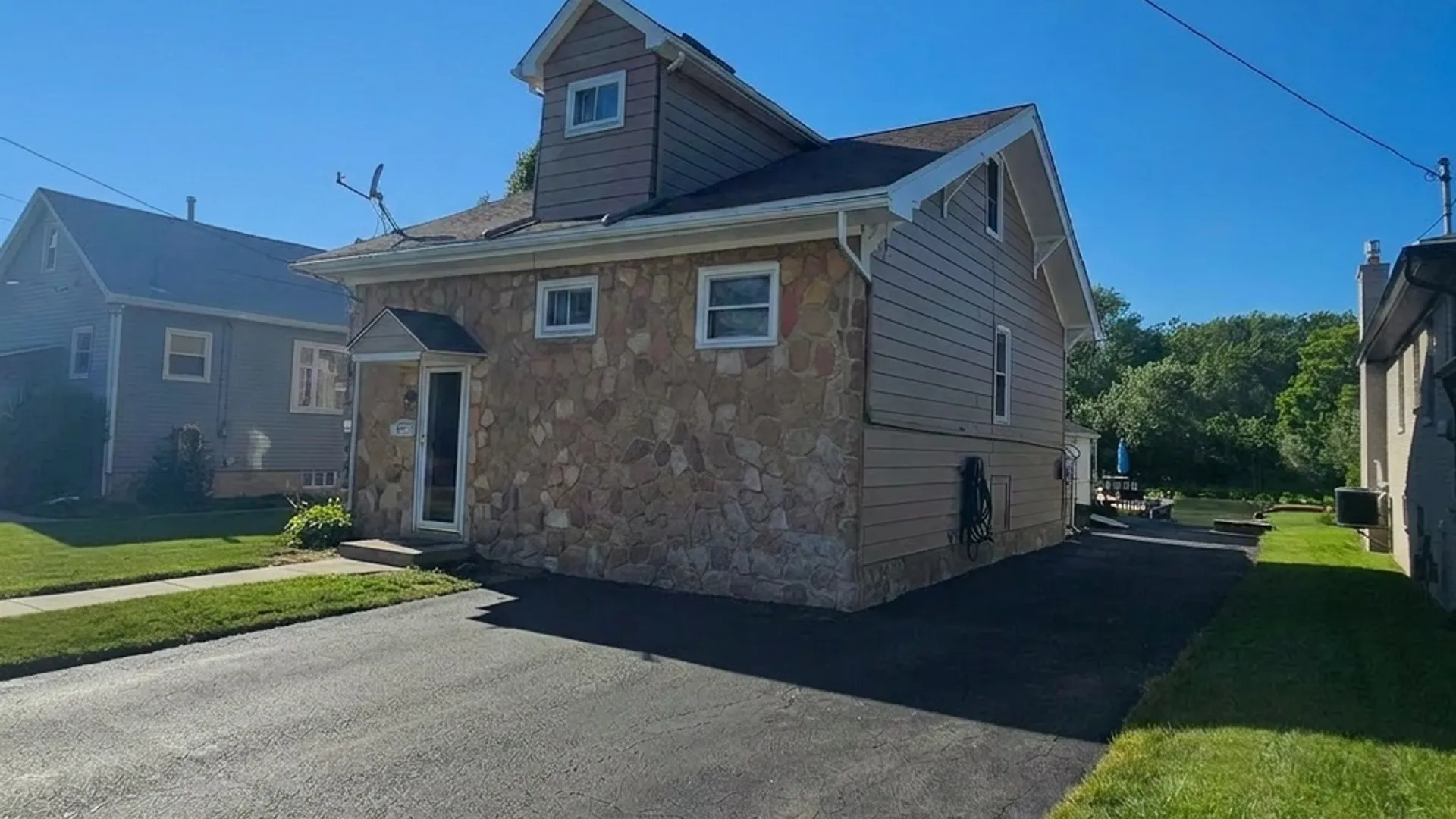 Property at 8150 W Rivershore Drive, Niagara Falls, NY 14304 4