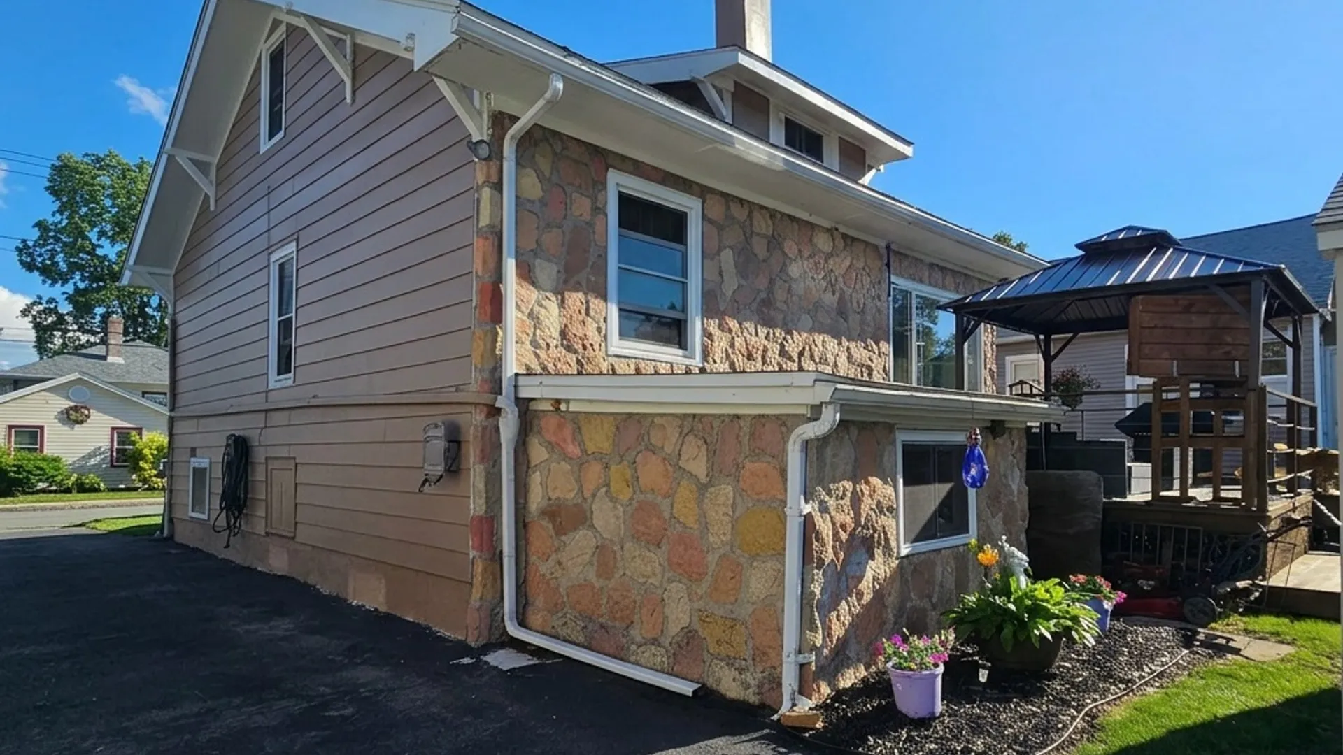 Property at 8150 W Rivershore Drive, Niagara Falls, NY 14304 5