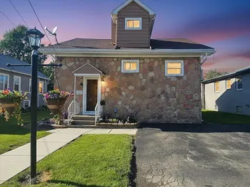 Property at 8150 W Rivershore Drive, Niagara Falls, NY 14304