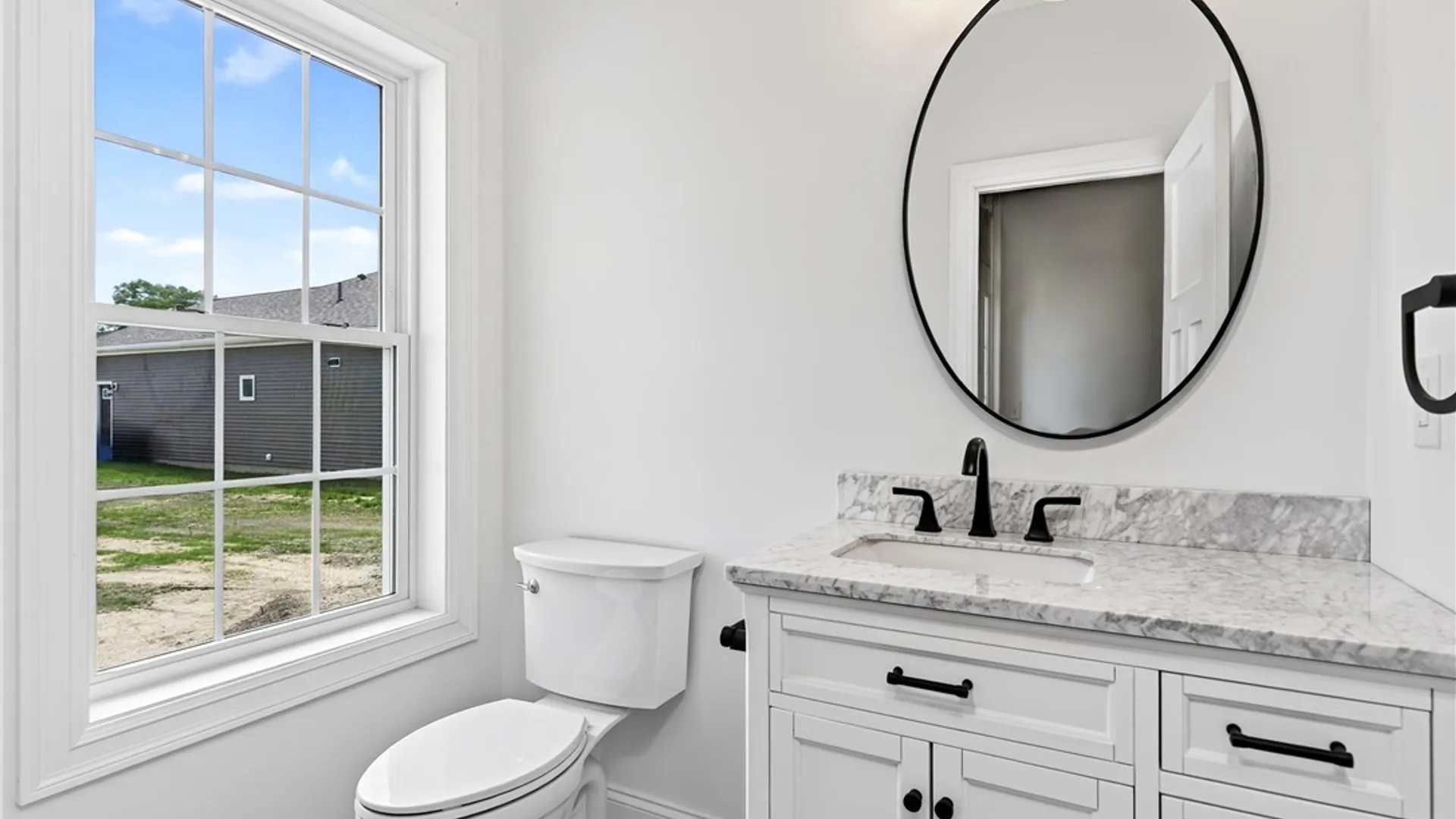 Property at 27 Veronica Drive, West Seneca, NY 14224 5