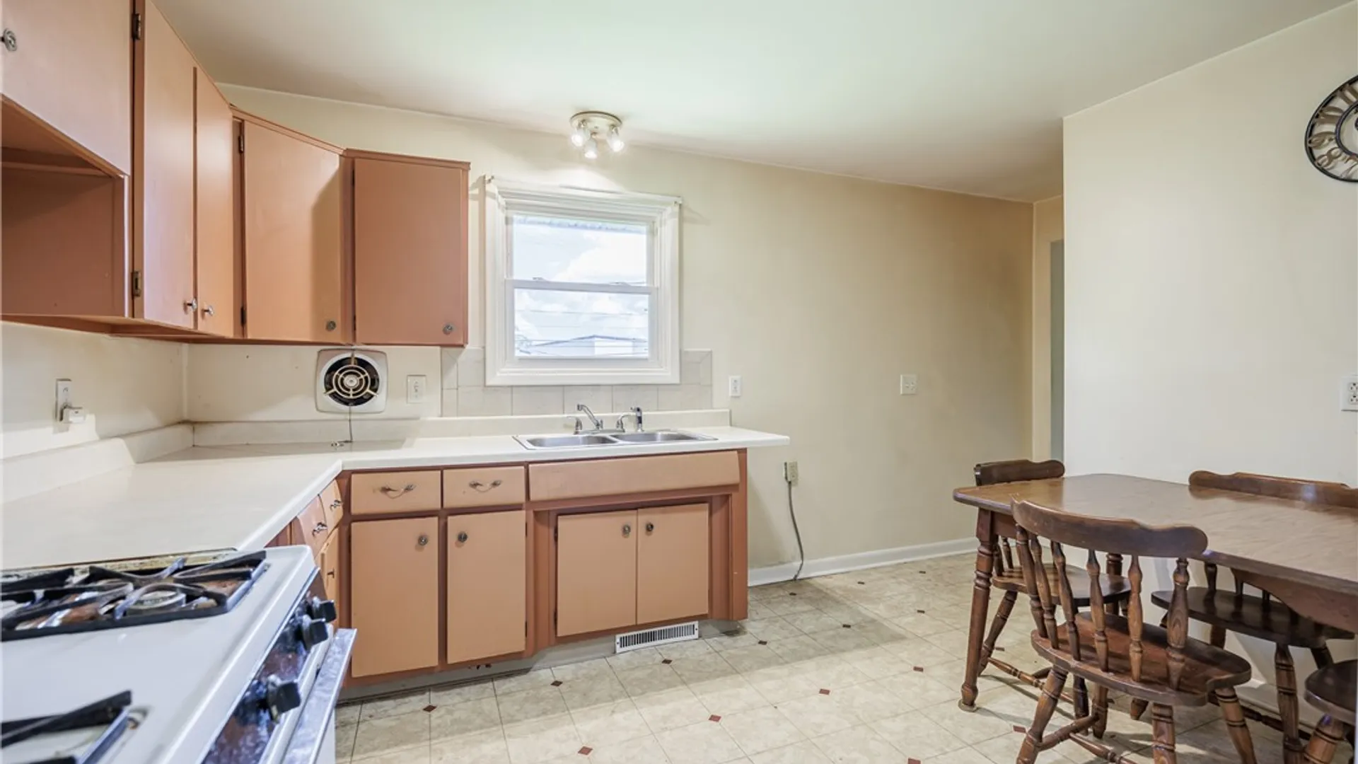 Property at 87 Manordale Lane, Henrietta, NY 14623 6