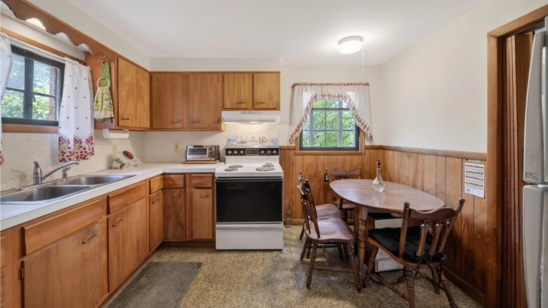 Property at 307 Demong Dr, Syracuse, NY 13214 18