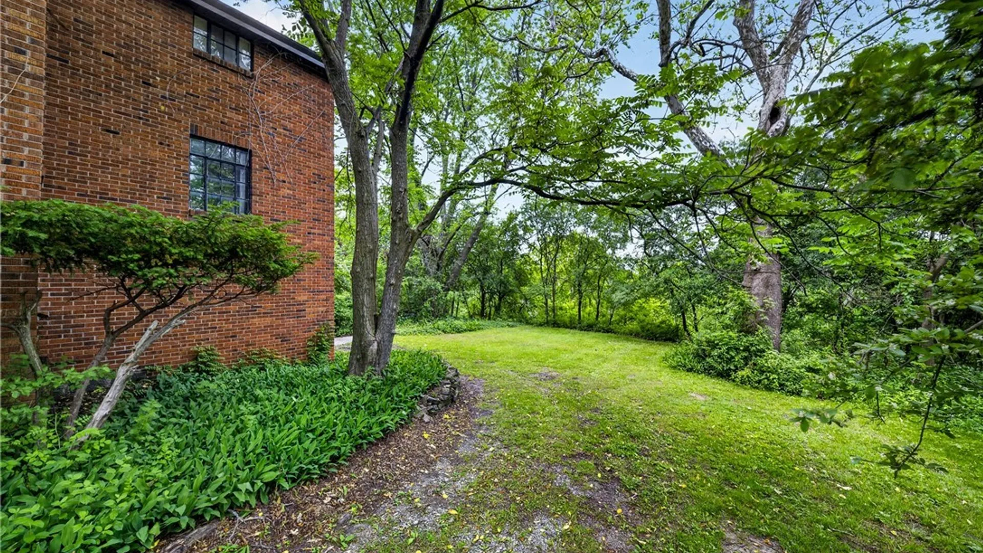 Property at 307 Demong Dr, Syracuse, NY 13214 36
