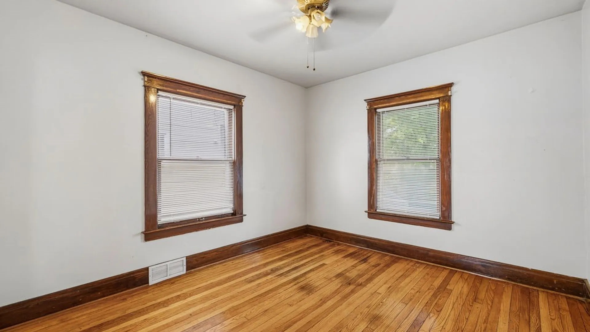 Property at 1343 Kenmore Ave, Tonawanda, NY 14217 7