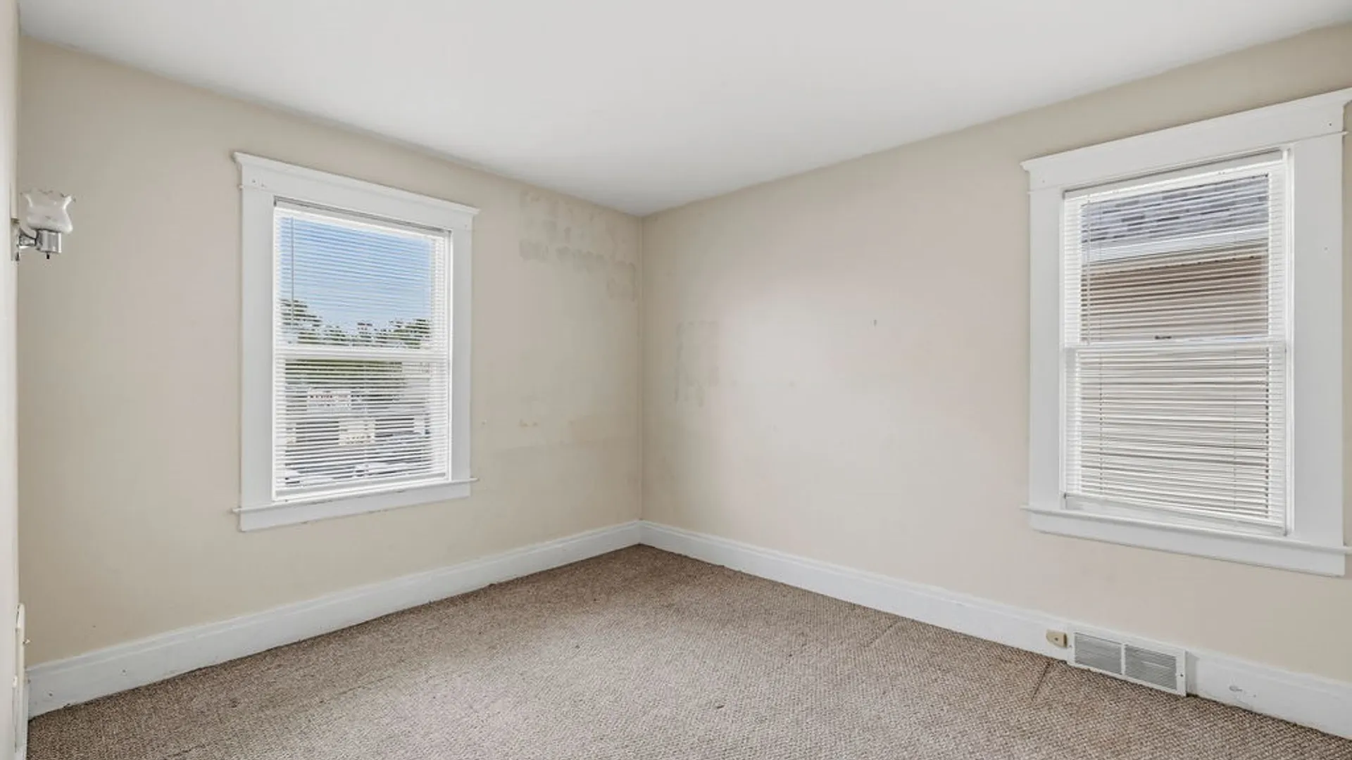 Property at 1343 Kenmore Ave, Tonawanda, NY 14217 13