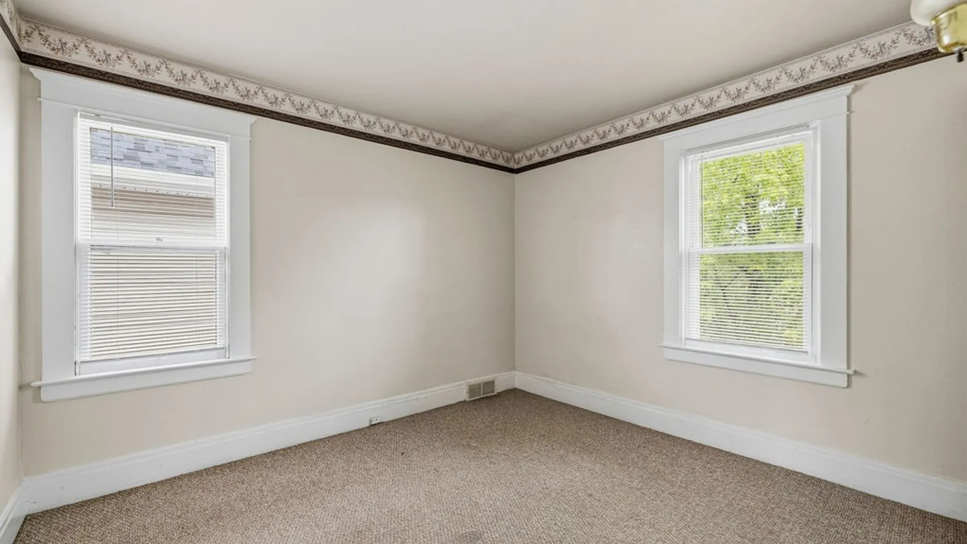 Property at 1343 Kenmore Ave, Tonawanda, NY 14217 17
