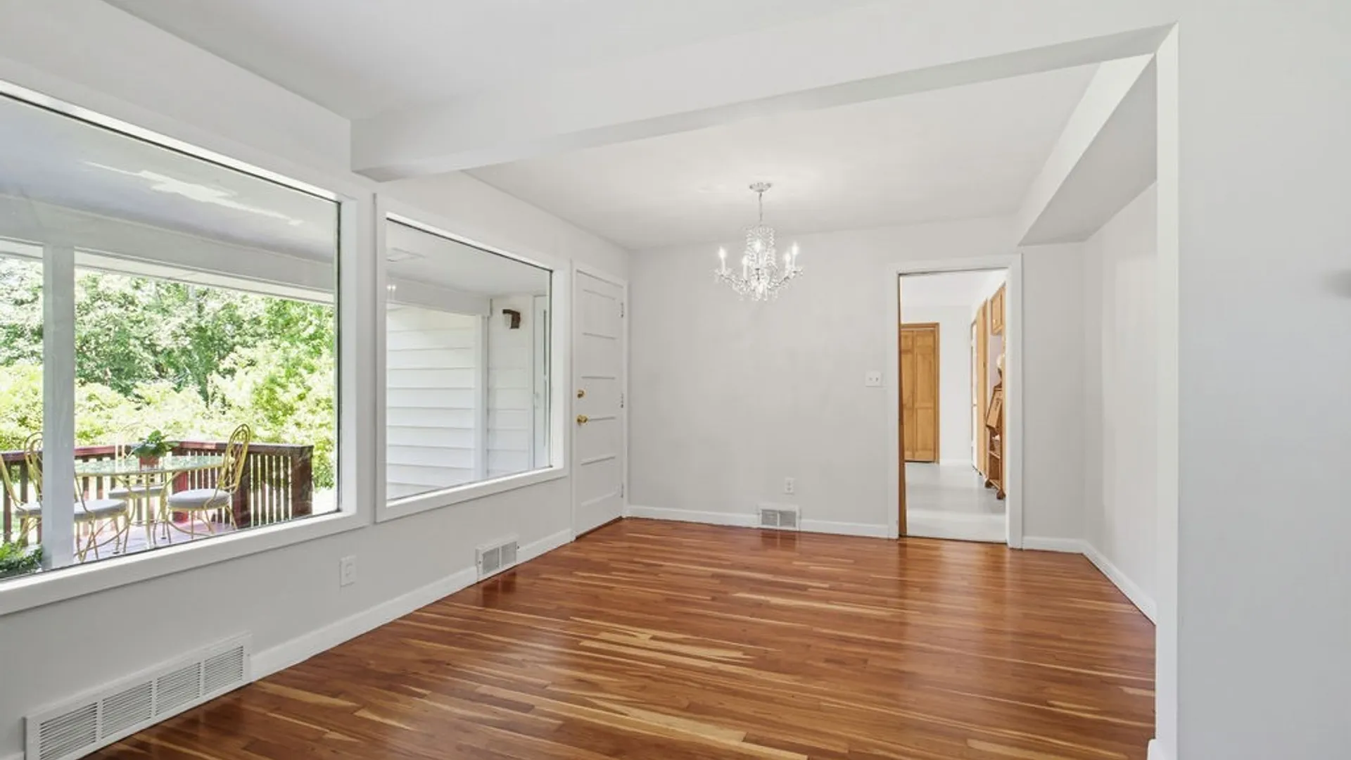 Property at 424 Winkworth Parkway, Syracuse, NY 13215 11