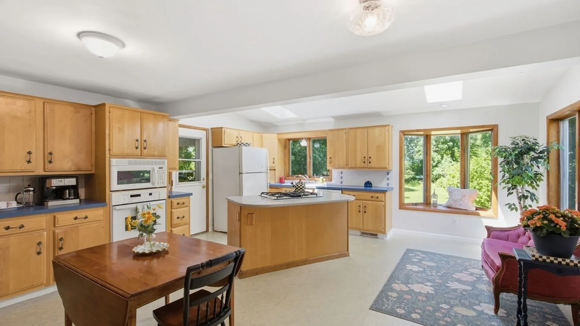Property at 424 Winkworth Parkway, Syracuse, NY 13215 5