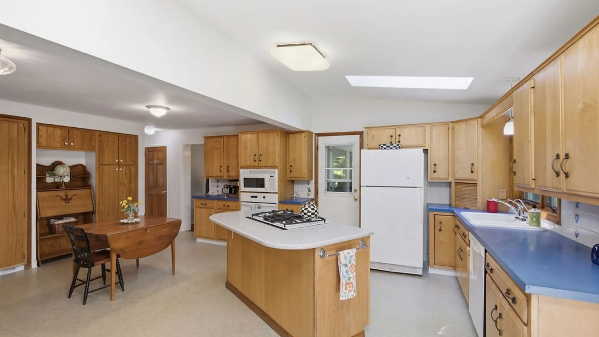 Property at 424 Winkworth Parkway, Syracuse, NY 13215 13