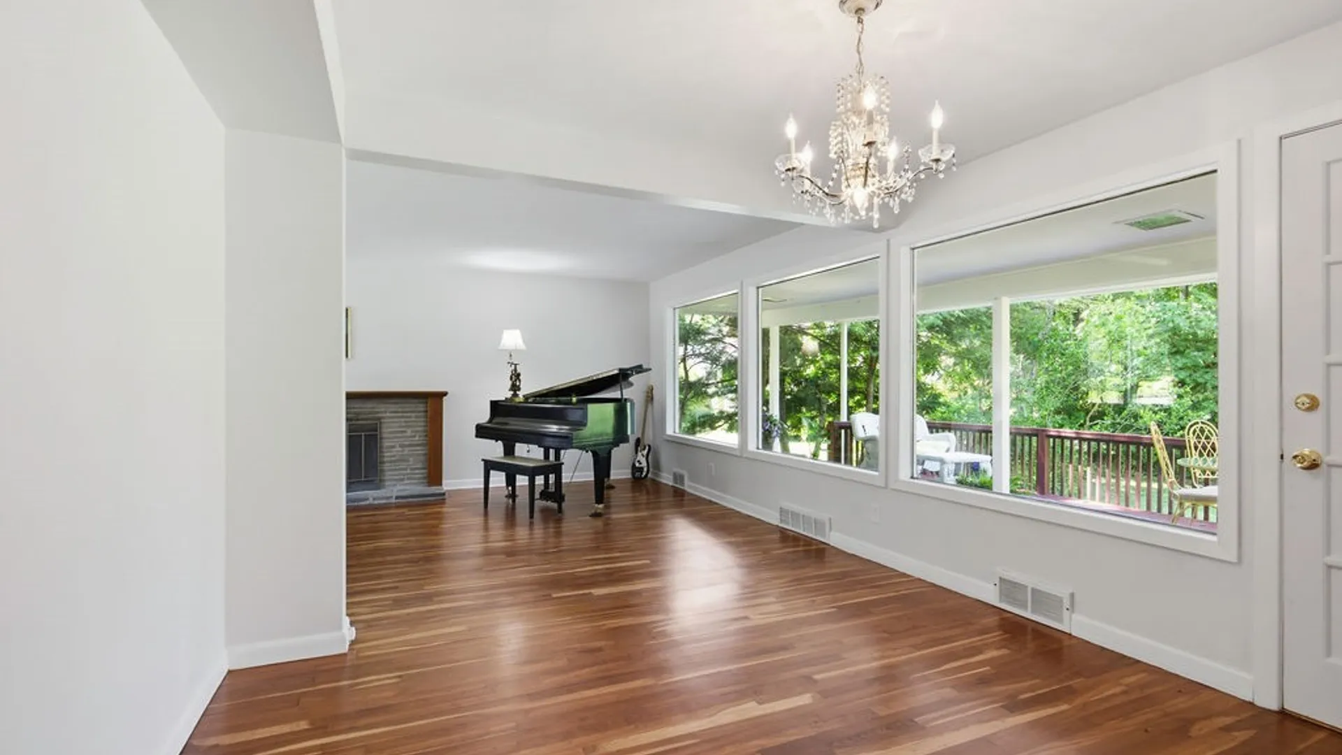 Property at 424 Winkworth Parkway, Syracuse, NY 13215 9