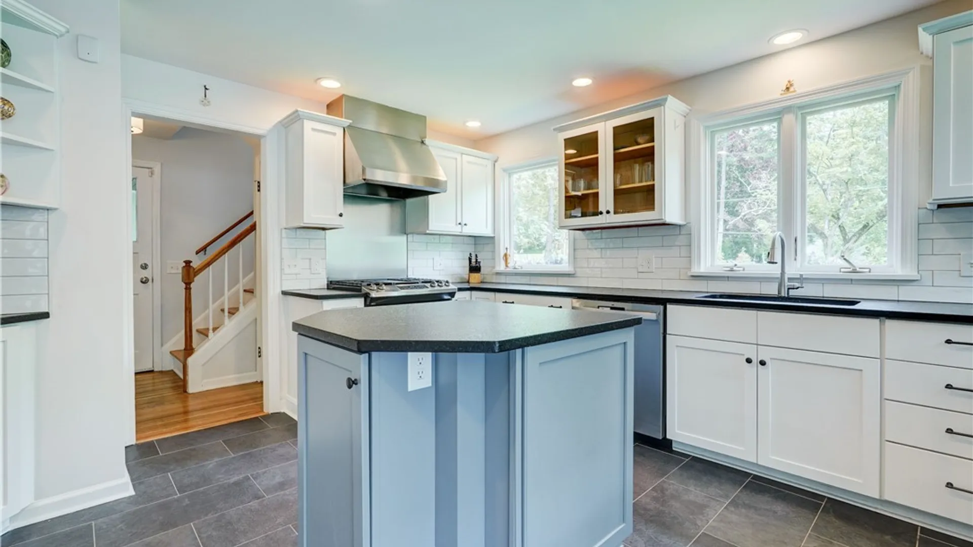 Property at 17 W Jefferson Road, Pittsford, NY 14534 17