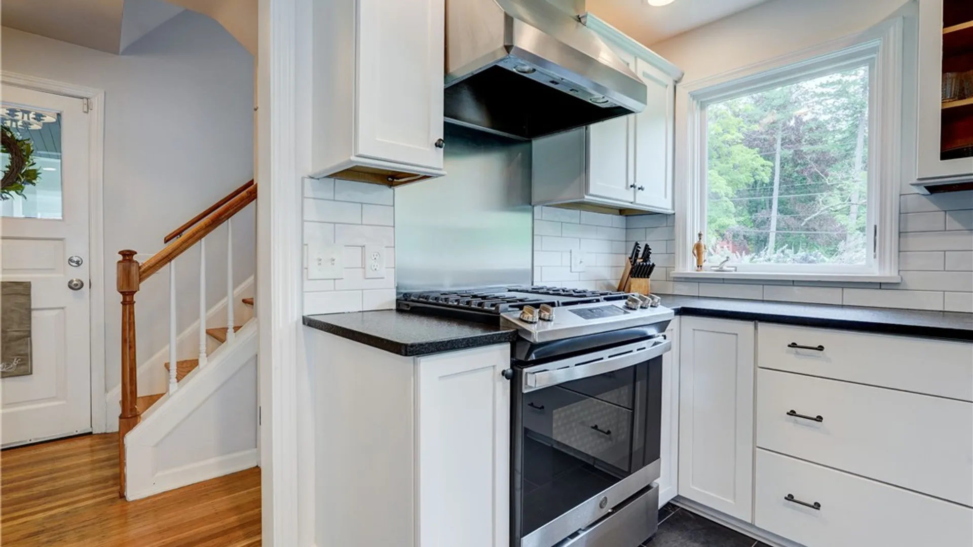 Property at 17 W Jefferson Road, Pittsford, NY 14534 18