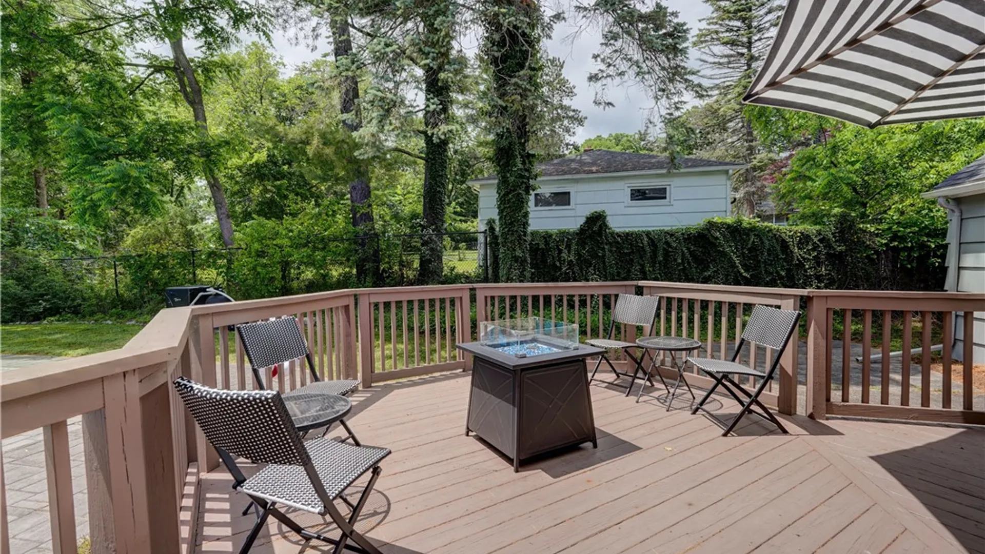 Property at 17 W Jefferson Road, Pittsford, NY 14534 4