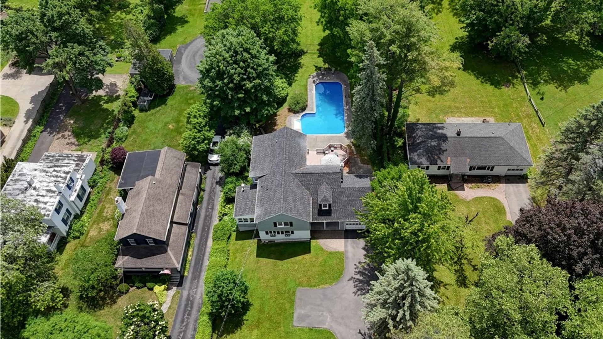 Property at 17 W Jefferson Road, Pittsford, NY 14534 8