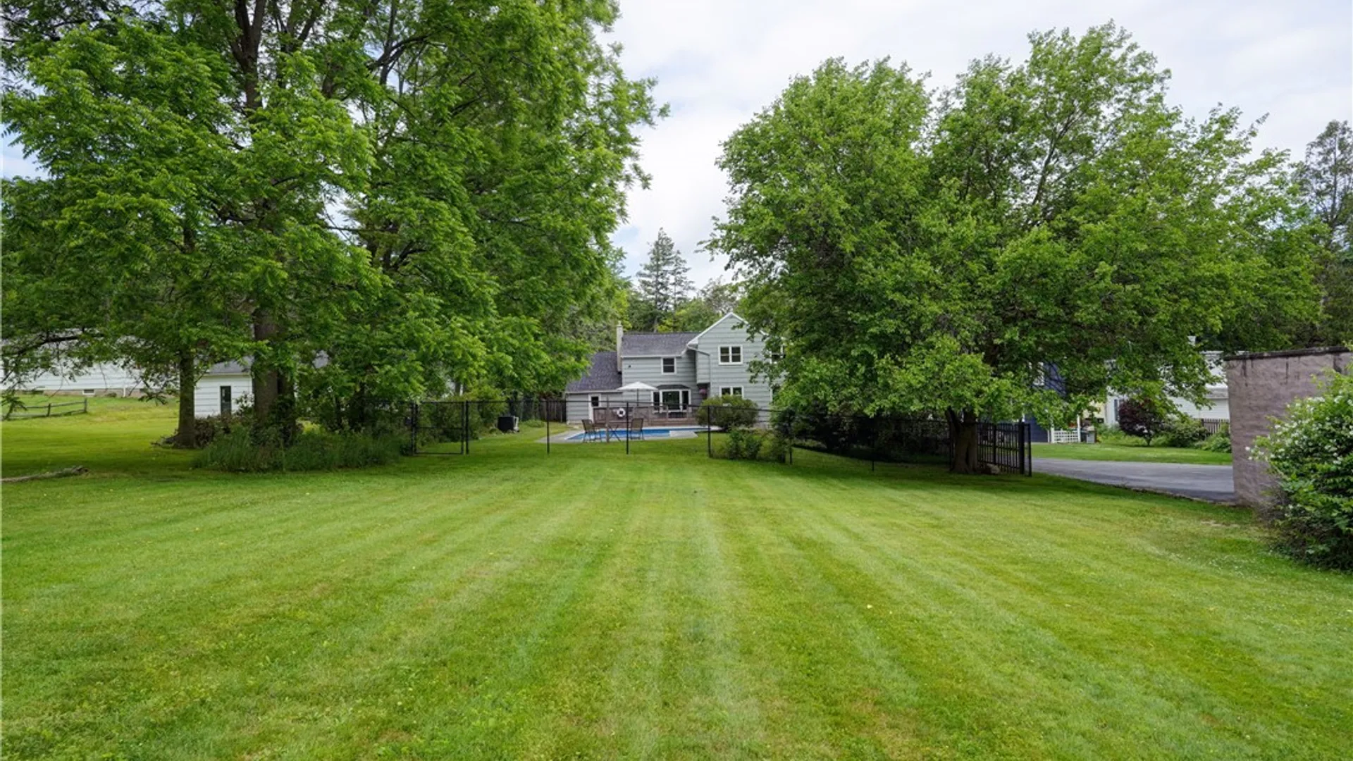 Property at 17 W Jefferson Road, Pittsford, NY 14534 12