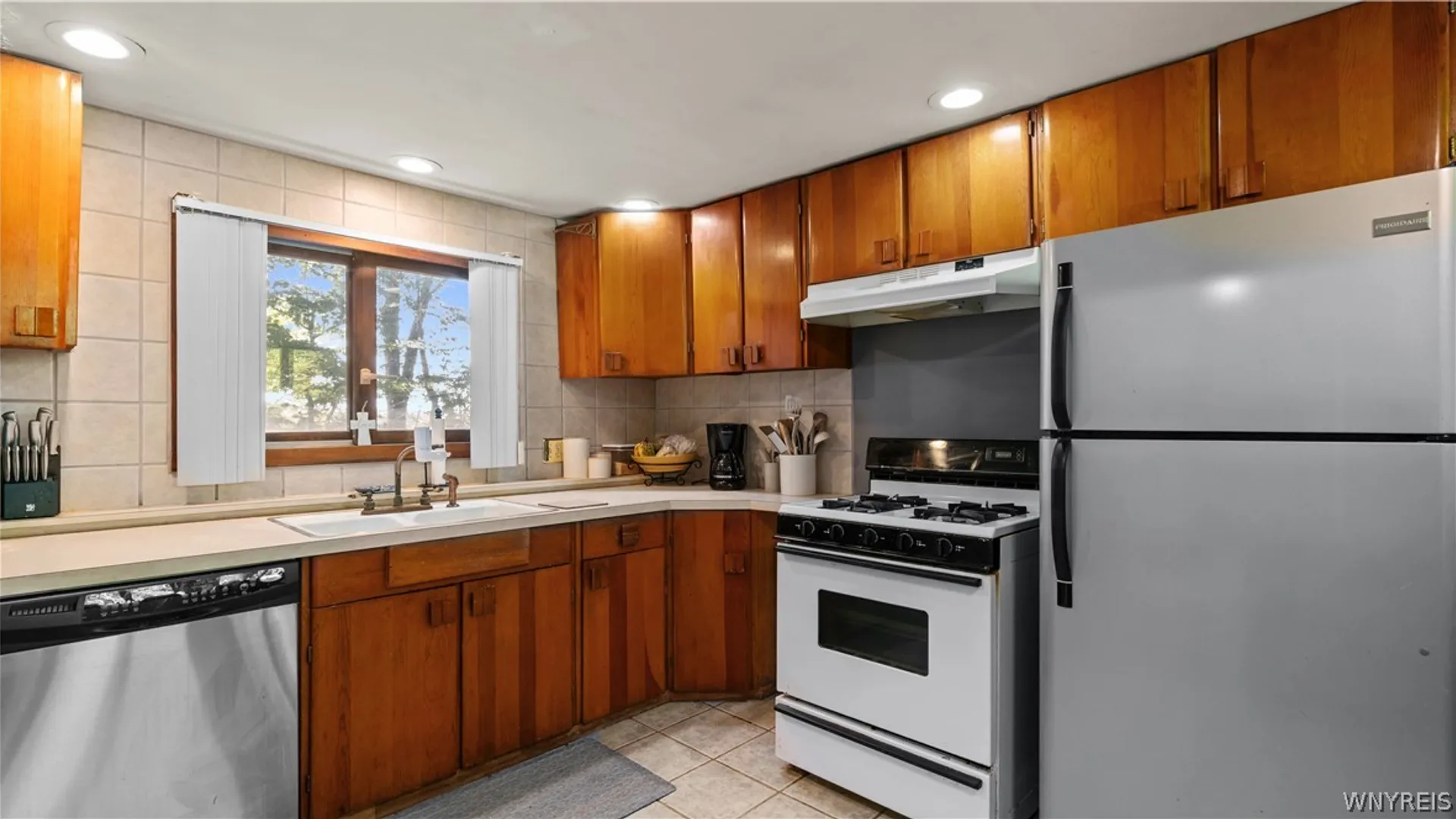 Property at 7075 S Abbott Road, Boston, NY 14075 17
