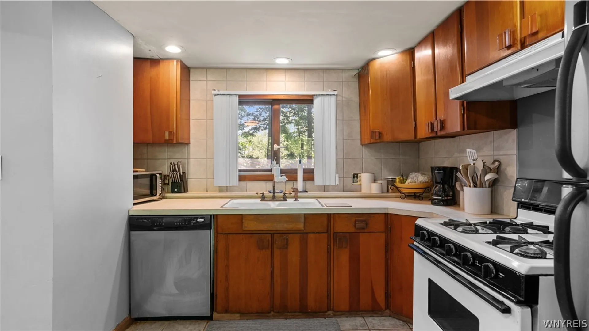 Property at 7075 S Abbott Road, Boston, NY 14075 18