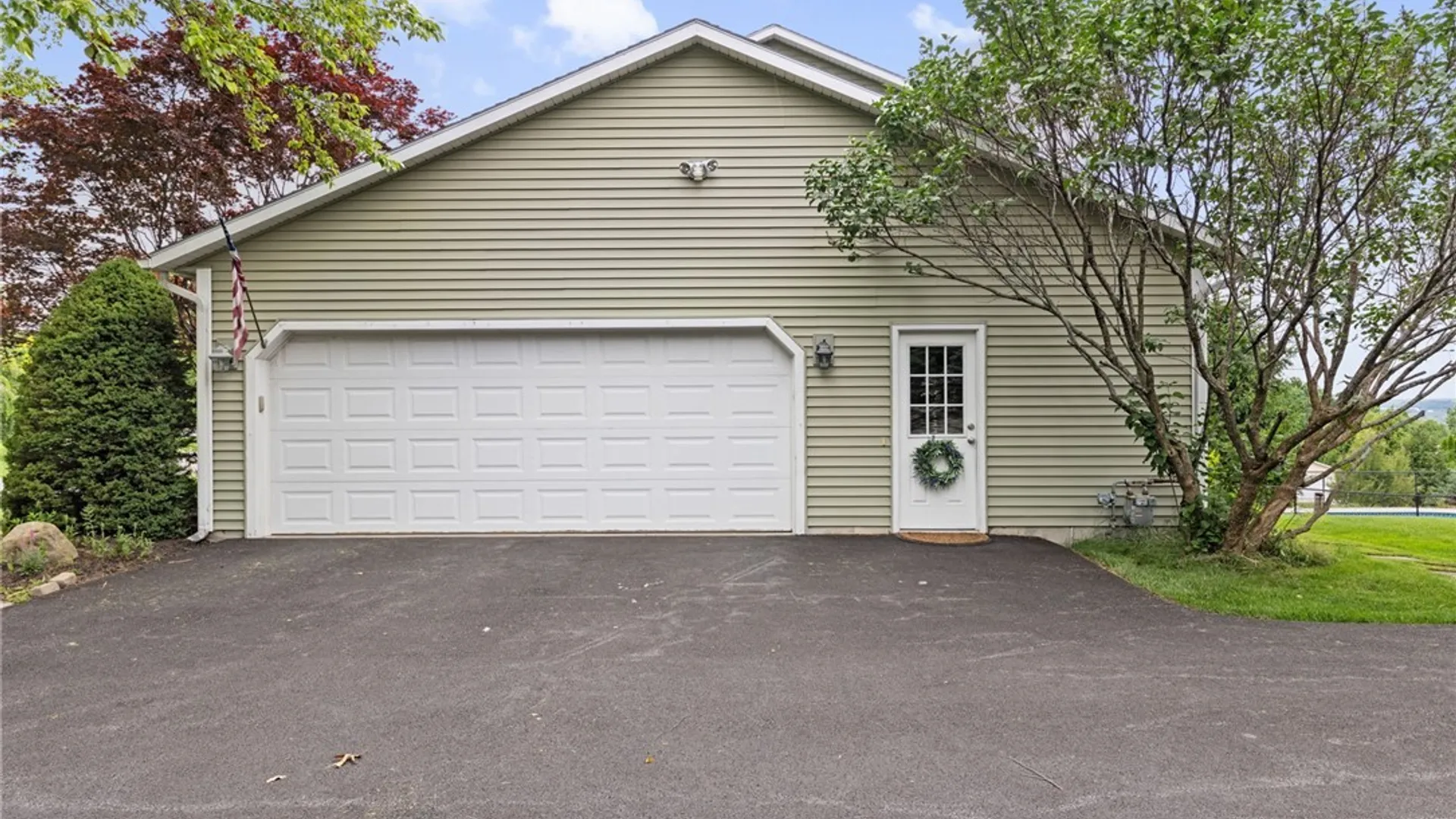 Property at 118 Snowflake Circle, Camillus, NY 13031 42
