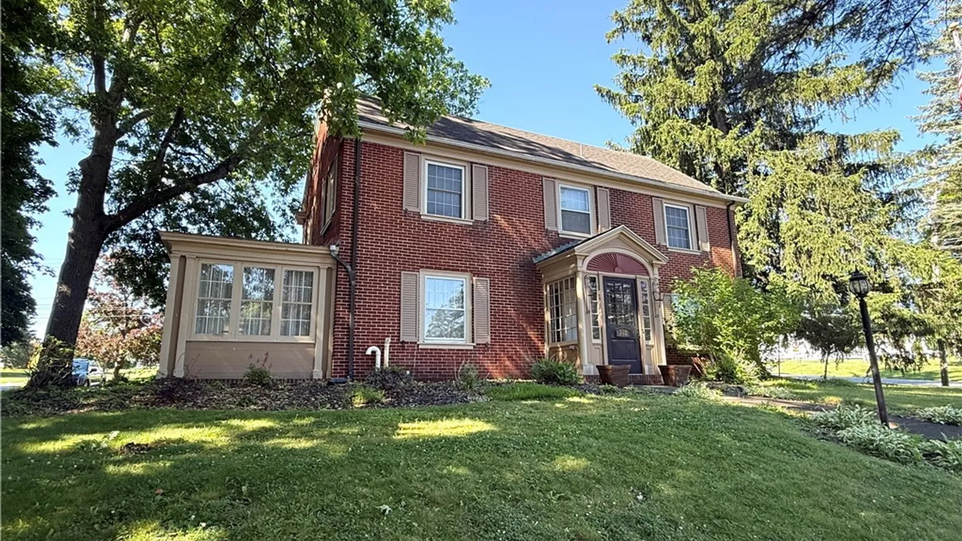 Property at 702 Parkway, Utica, NY 13501 3