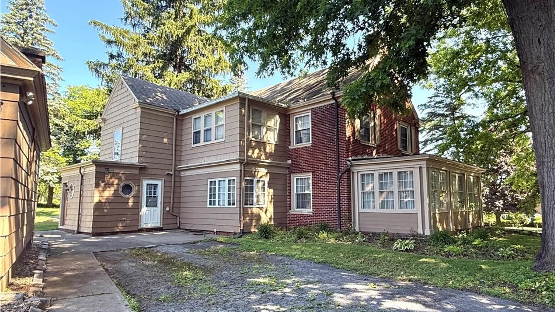 Property at 702 Parkway, Utica, NY 13501 8