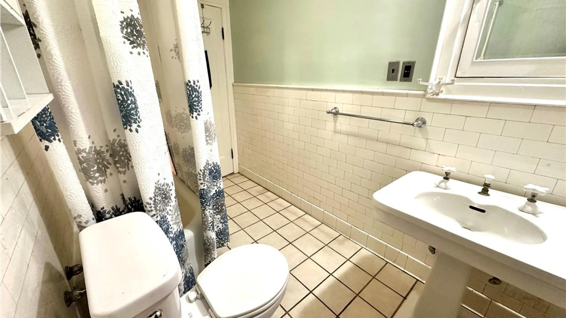 Property at 702 Parkway, Utica, NY 13501 42