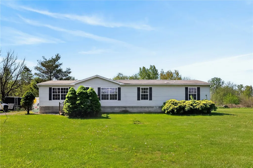 Property at 3749 State Route 96, Manchester, NY 14548