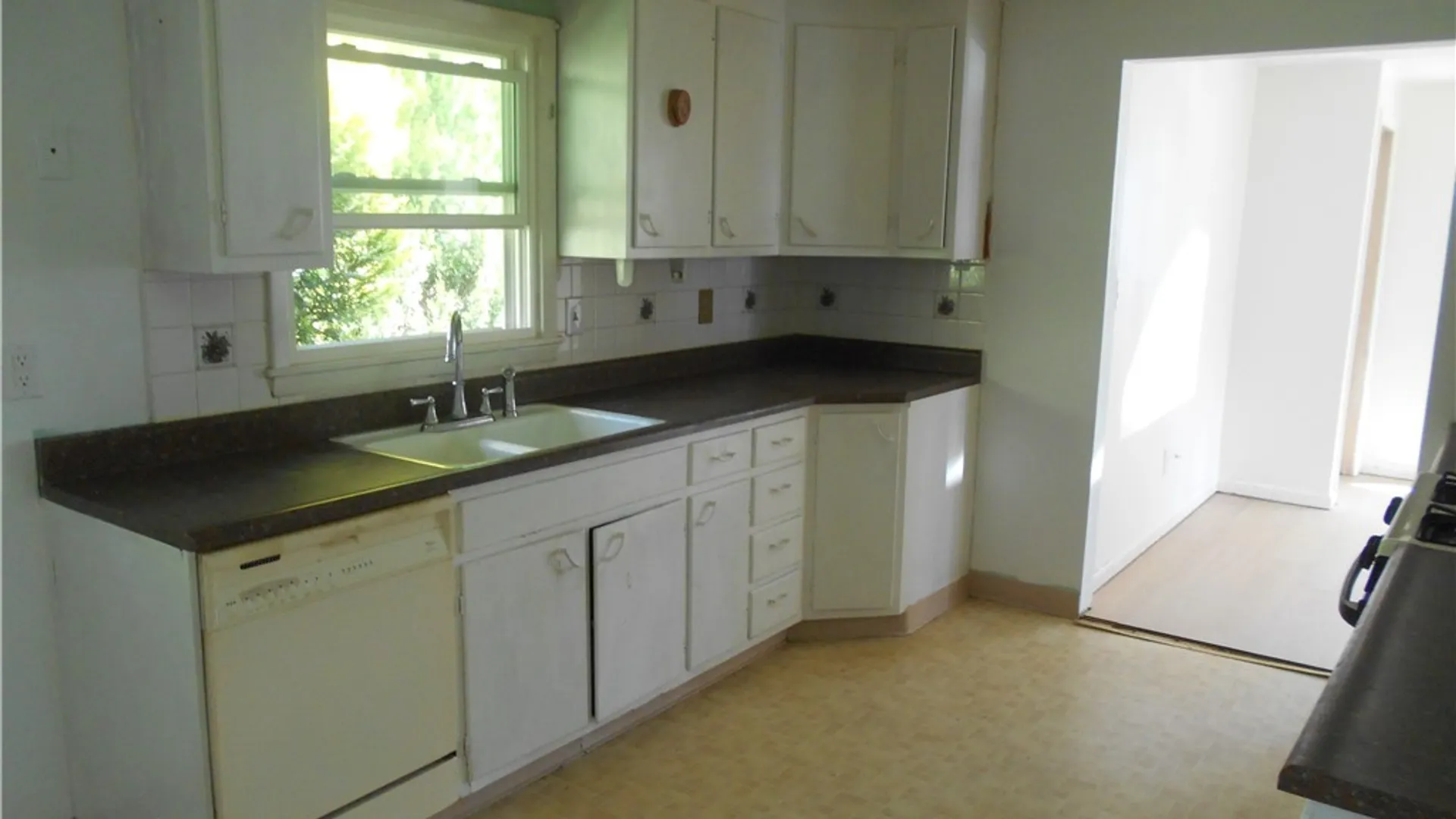 Property at 190 N Fulton Street, Auburn, NY 13021 5