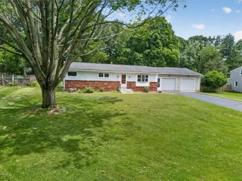 Property at 17 Briarwood Lane, Perinton, NY 14450