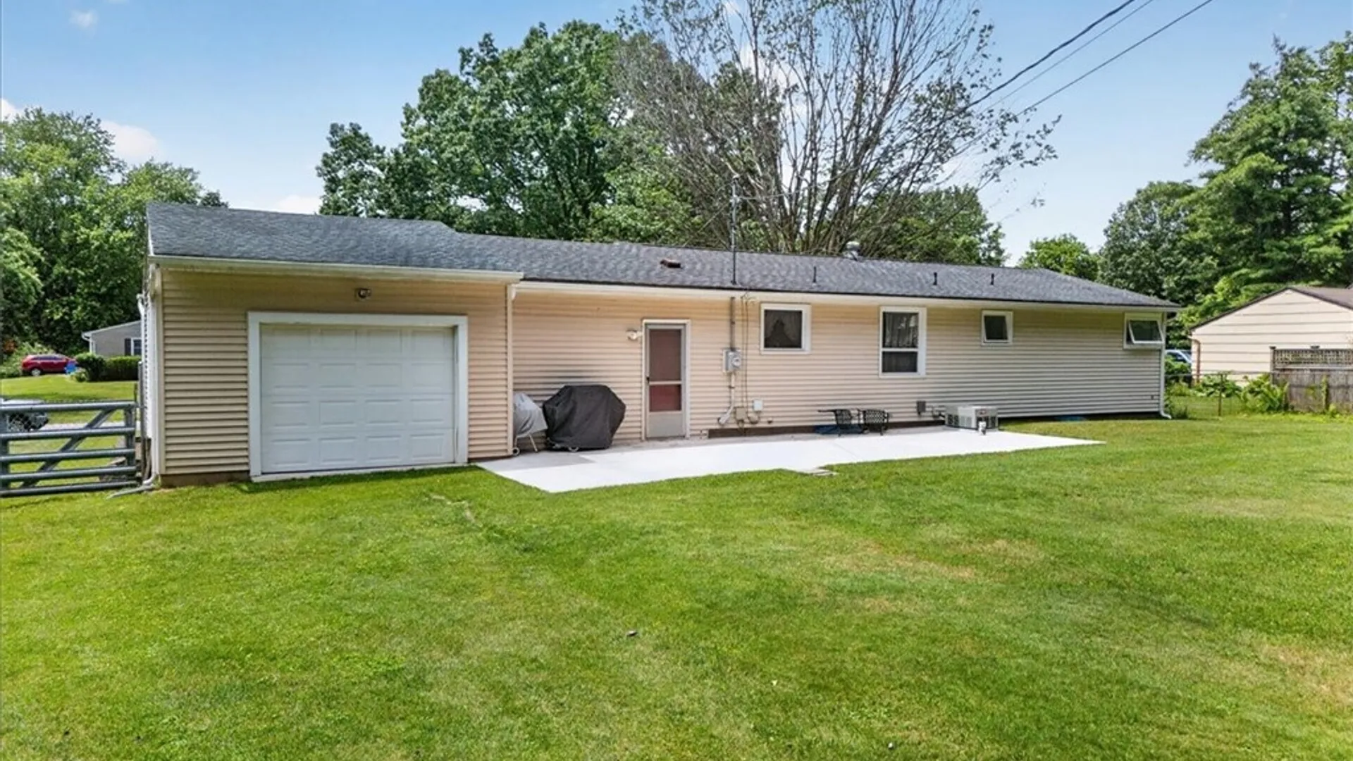 Property at 17 Briarwood Lane, Perinton, NY 14450 22