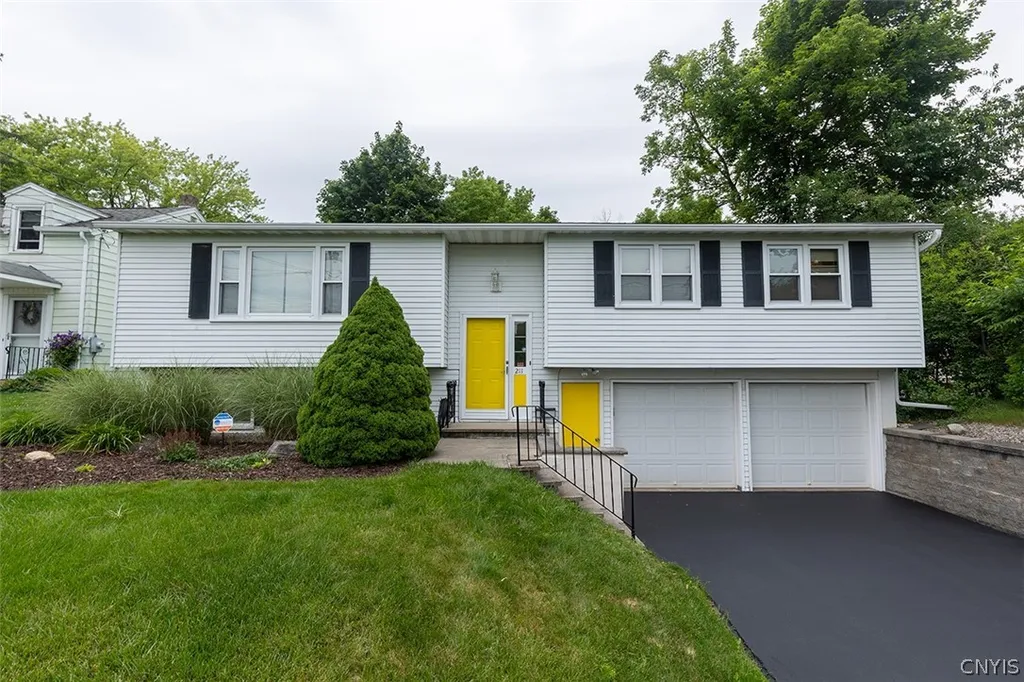 Property at 211 Knapp Road, Geddes, NY 13219