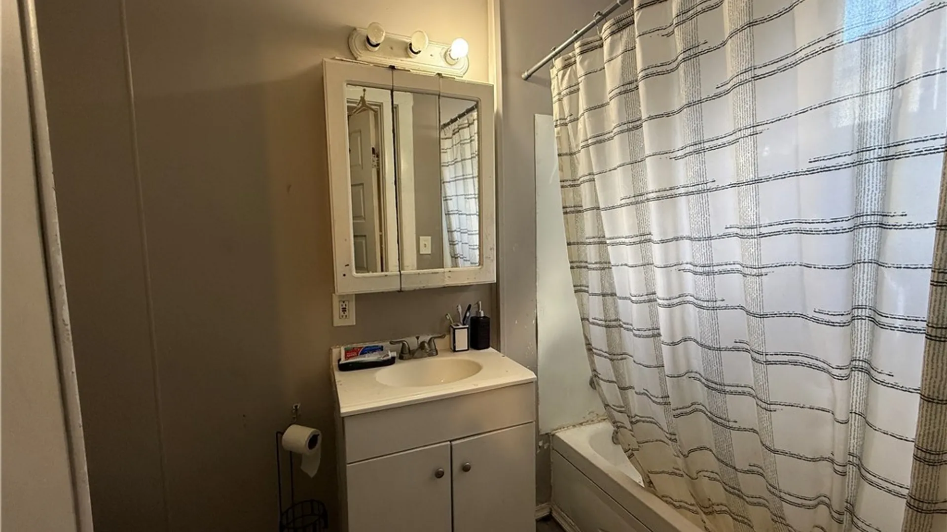 Property at 303 Skillen Street, Buffalo, NY 14207 9