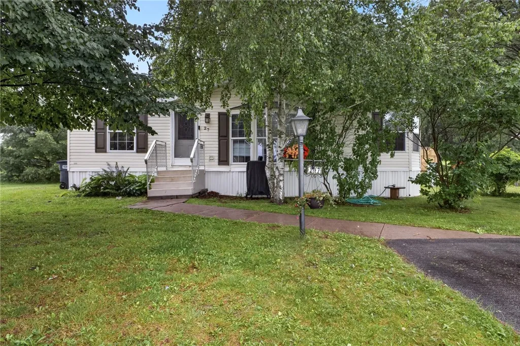 Property at 27 Morgans Run, Manchester, NY 14432