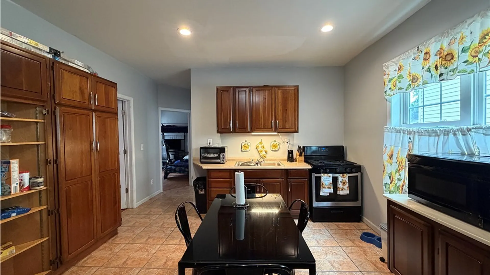 Property at 31 Wildwood Place, Buffalo, NY 14210 12