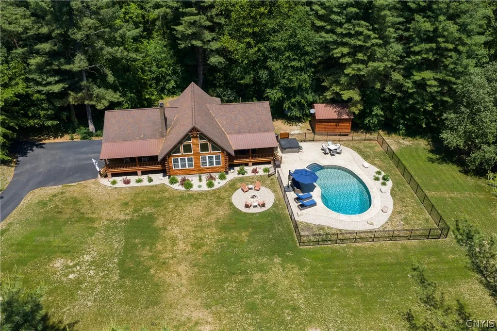 Property at 37 Hilltop Lane, Volney, NY 13069