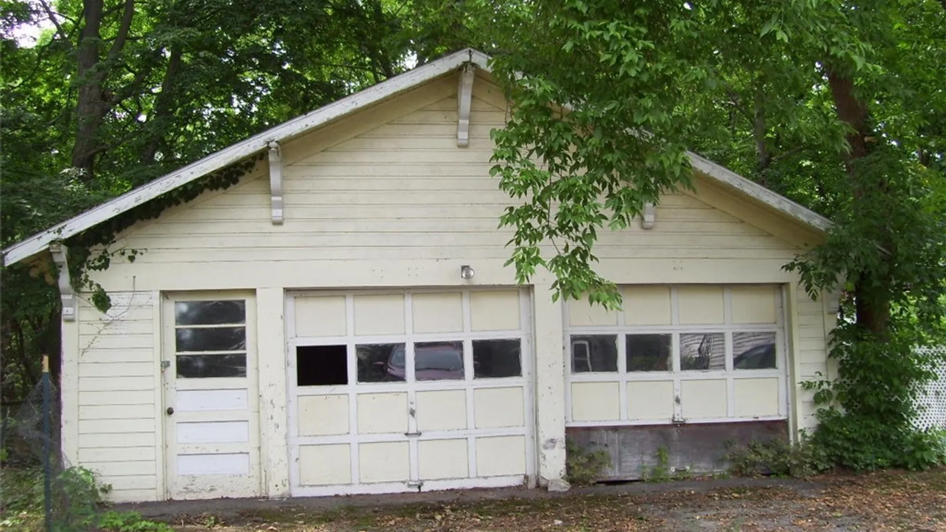 Property at 110 Edgewood Avenue, Syracuse, NY 13207 2