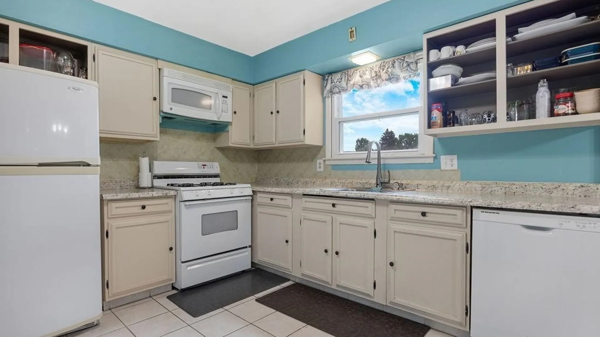Property at 17 Hummingbird Path, Clay, NY 13090 13