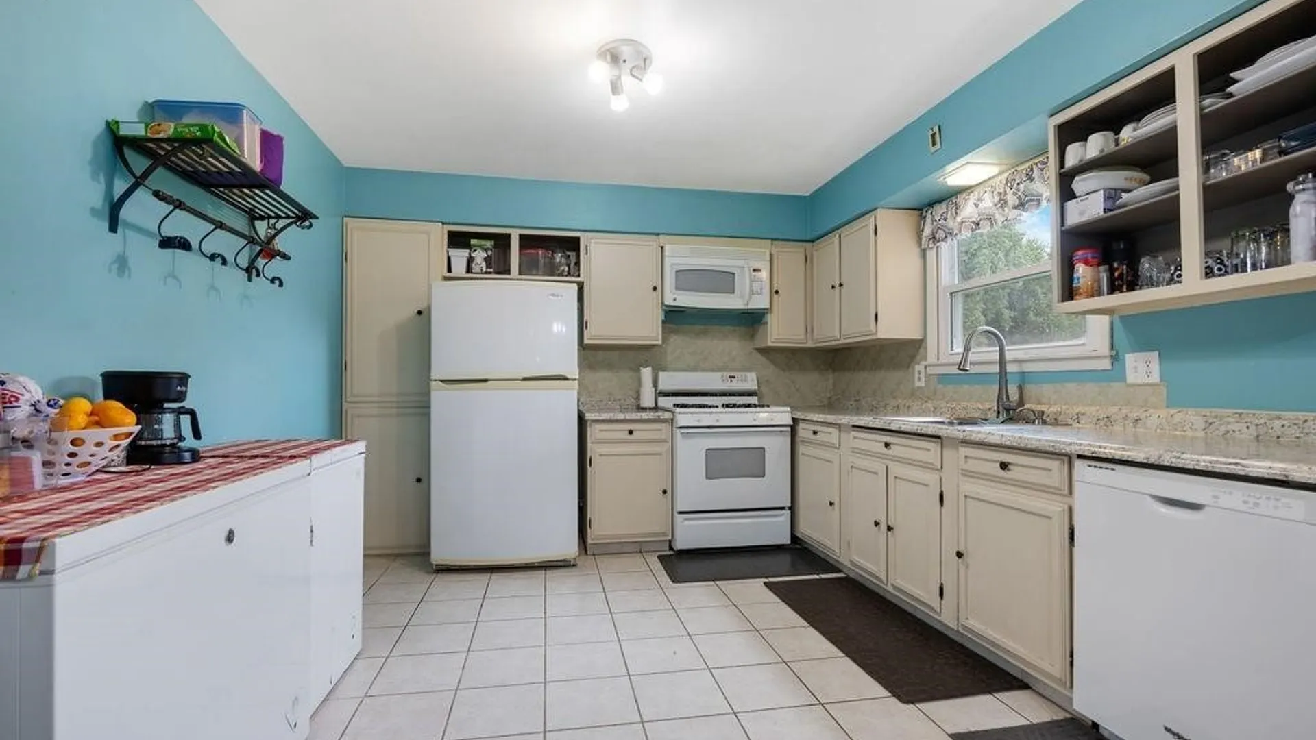 Property at 17 Hummingbird Path, Clay, NY 13090 11