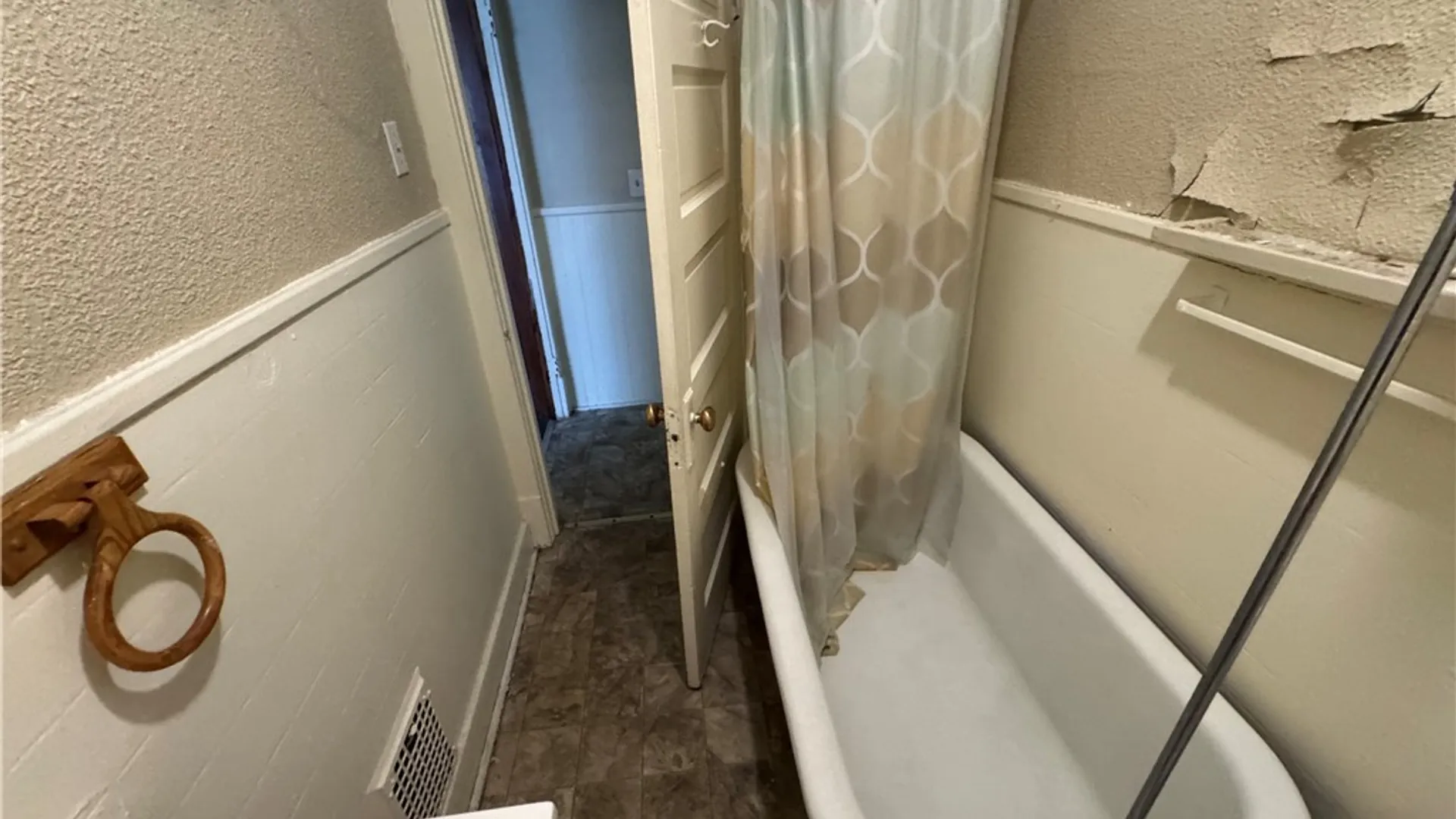 Property at 715 Augustus Place, Niagara Falls, NY 14301 25