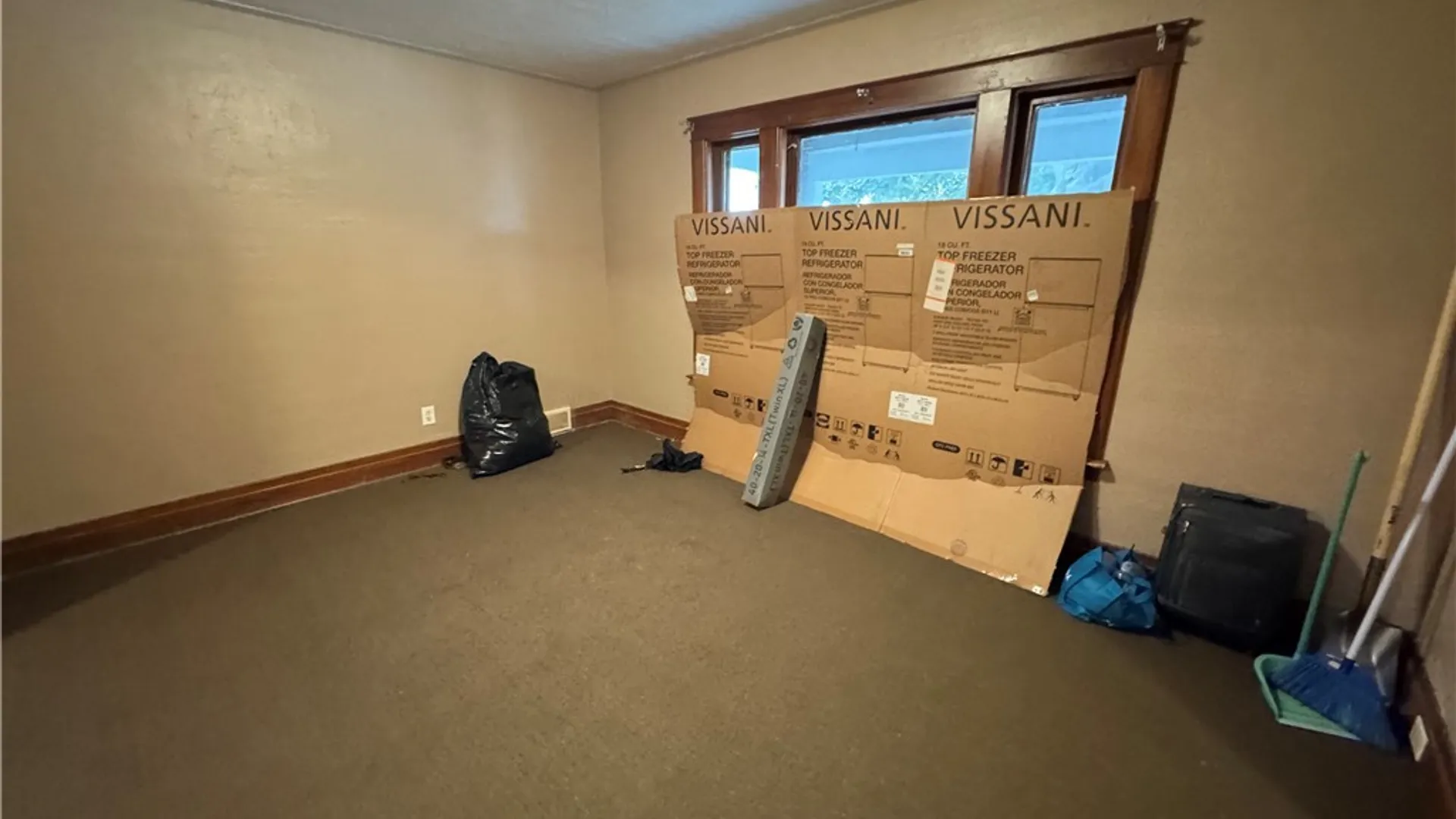 Property at 715 Augustus Place, Niagara Falls, NY 14301 5